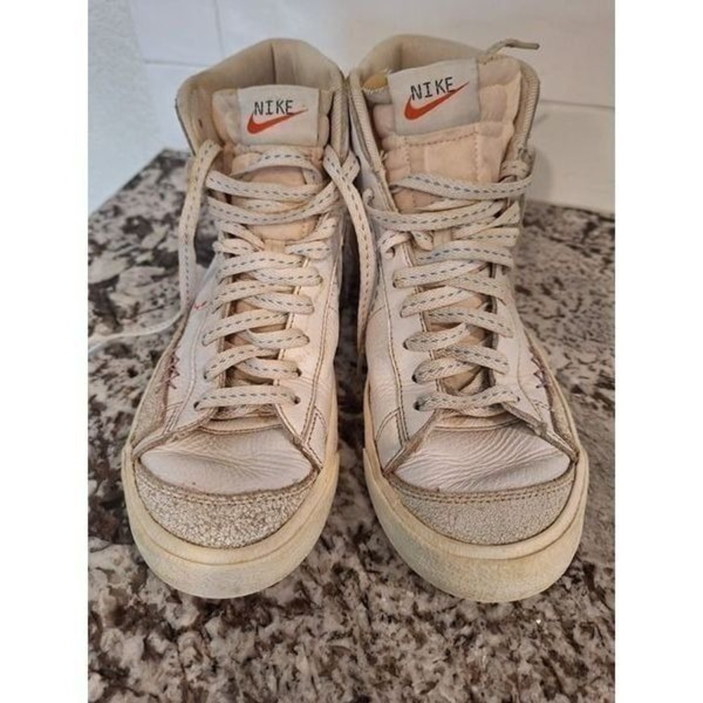 Nike blazer mid 77 DX 23350-100 White Leather size 8.5